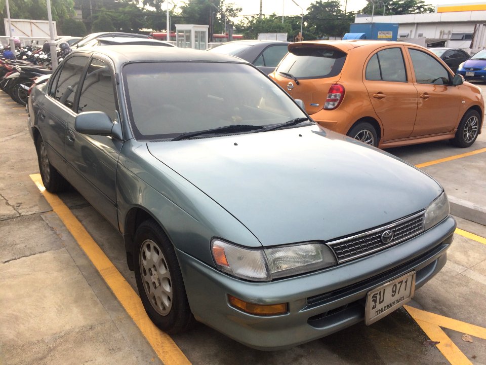 1995-1996_Toyota_Corolla_(AE101)_1.6_GXi_4-Auto_Sedan_(28-06-2018)_02