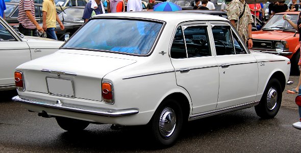 1968_Toyota_Corolla_1100_Deluxe_rear