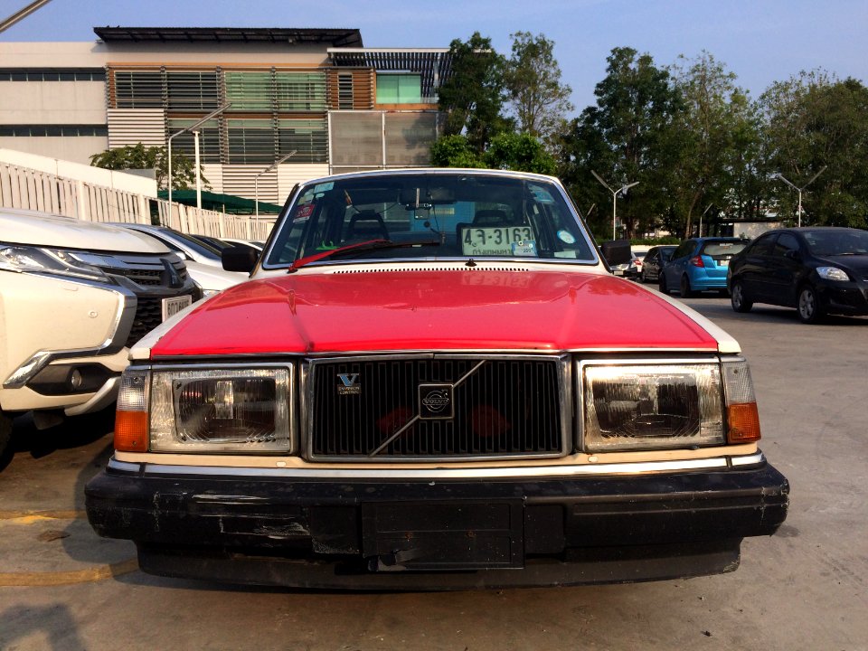 1983-1984_Volvo_244_GL_Sedan_(20-02-2018)_06