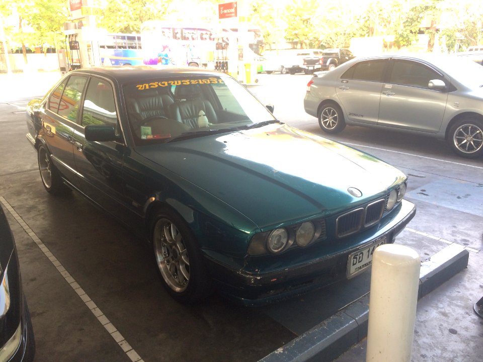 1995-1996_BMW_525i_(E34)_Sedan_(07-02-2018)_01