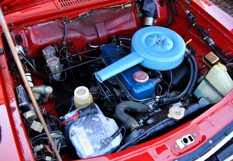 1969_Datsun_Sunny_engine