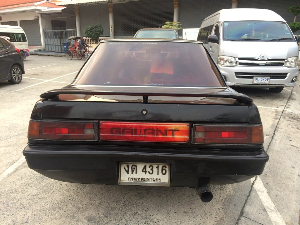 1984-1985_Mitsubishi_Galant_Sigma_(E10)_Super_Saloon_Sedan_(24-03-2018)_08