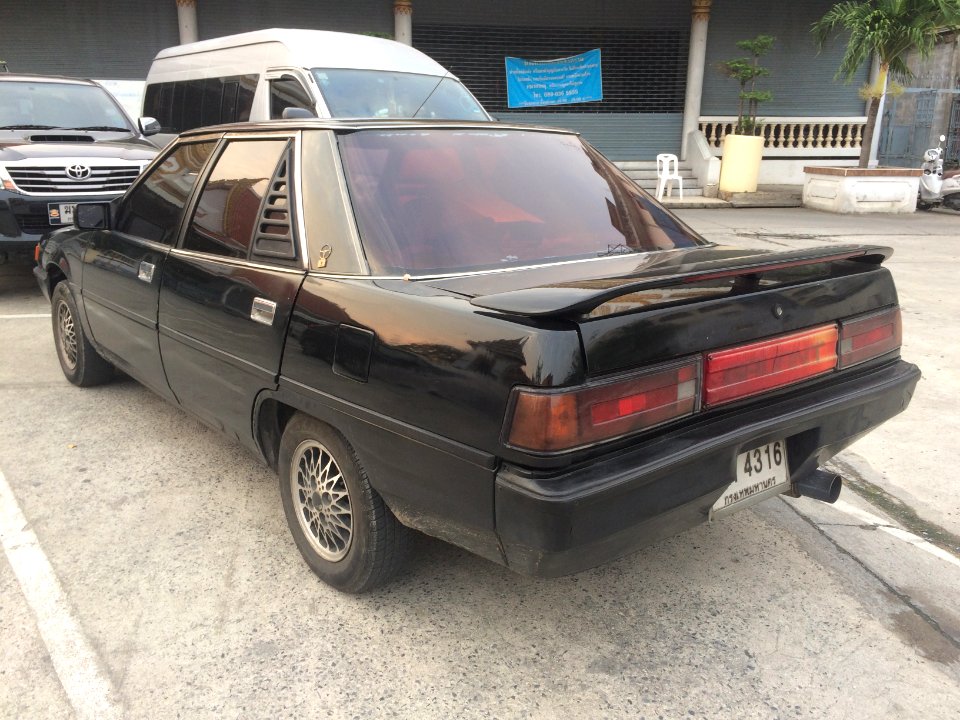 1984-1985_Mitsubishi_Galant_Sigma_(E10)_Super_Saloon_Sedan_(24-03-2018)_03