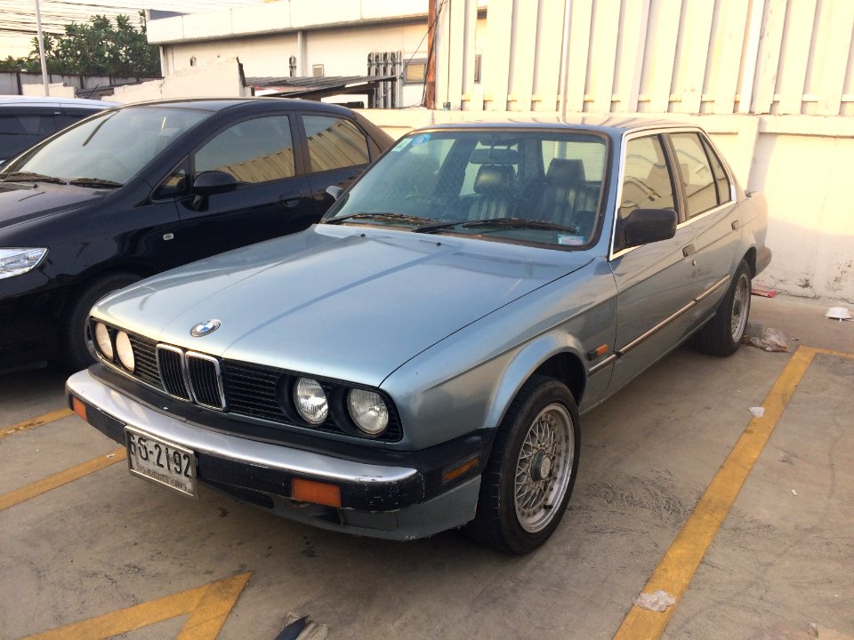 1984-1985_BMW_316_(E30)_Sedan_(12-01-2018)_01