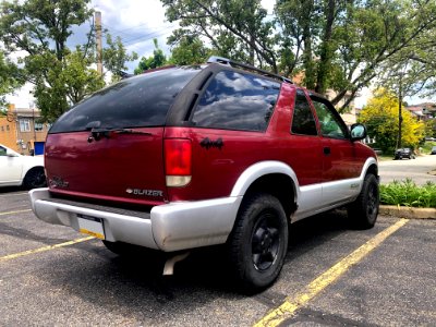 1995_Chevrolet_S-10_Blazer,_rear_left,_5-15-2021