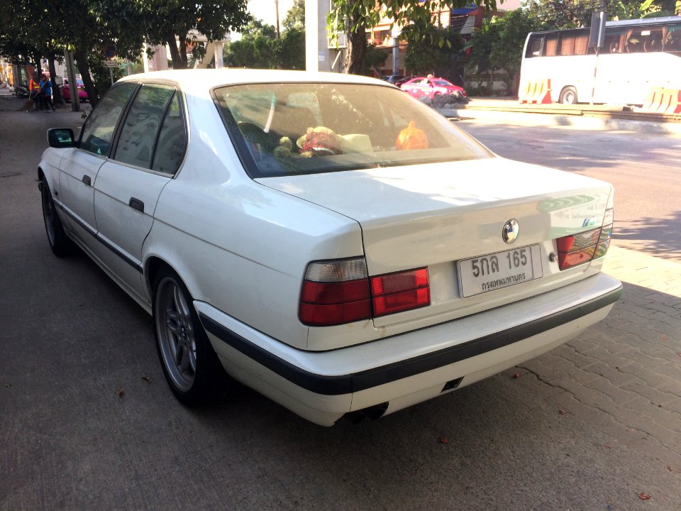 1995-1996_BMW_525iA_(E34)_Sedan_(18-03-2018)_04