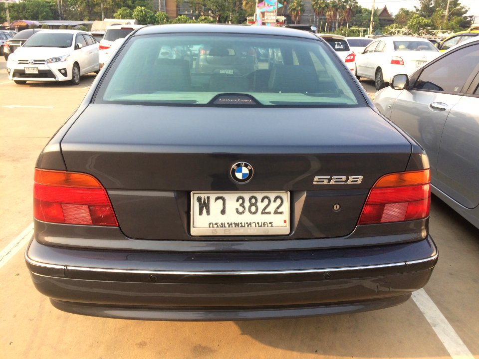 1997-1998_BMW_528i_(E39)_Sedan_(26-03-2018)_06