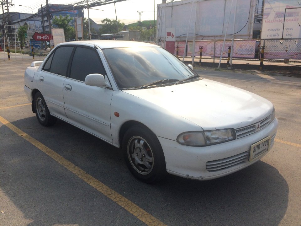 1995-1996_Mitsubishi_Lancer_GLXi_Automatic_Sedan_(28-03-2018)_02