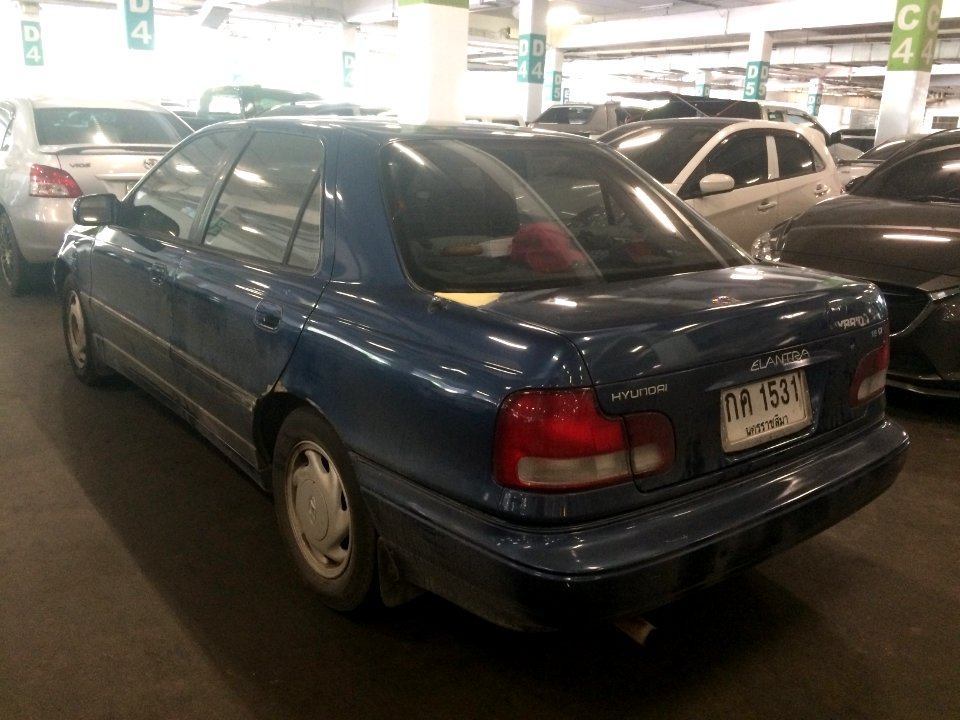 1993-1994_Hyundai_Elantra_(J1)_1.8_GT_Sedan_(12-08-2018)_06