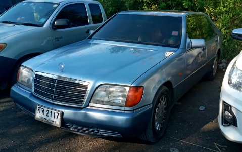 1993-1994_Mercedes-Benz_S500_(W140)_Sedans_(28-01-2020)_03