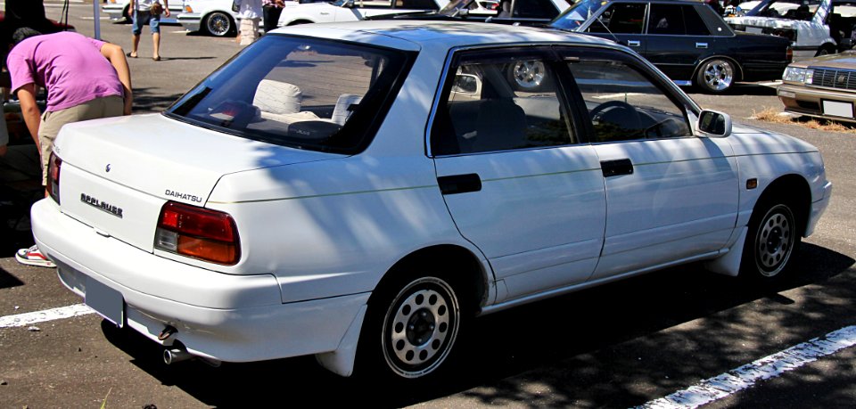 1992-1997_Daihatsu_Applause_16Si_rear