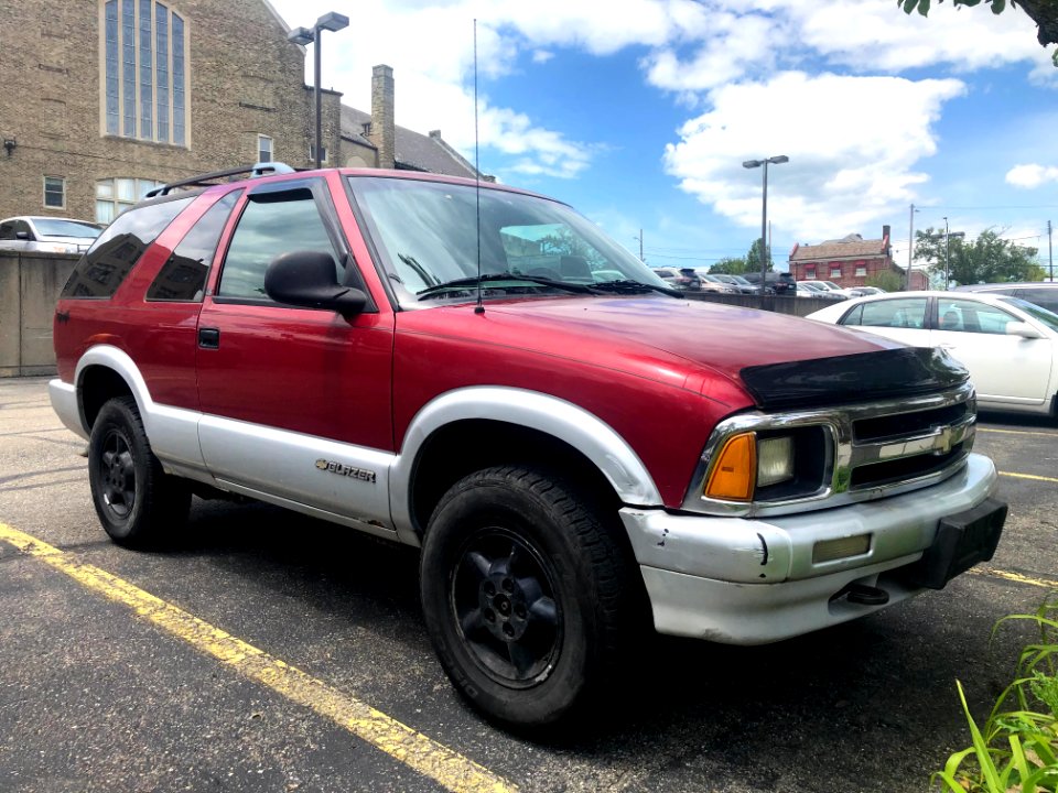 1995_Chevrolet_Blazer,_front_left,_5-15-2021