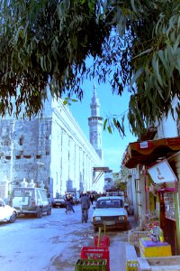 1993_Damascus._Shops_behind_Umayyad_Mosque._Spielvogel