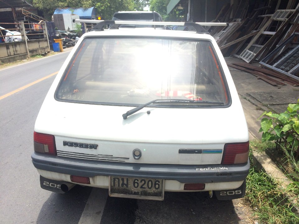 1992-1993_Peugeot_205_GR_5-Door_Hatchback_(27-07-2018)_06