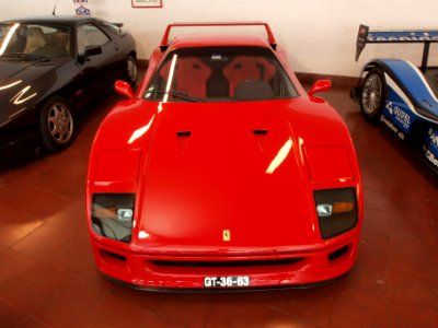 1990_Ferrari_F40,_478hp,_V8,_2936cc,_324kmh_p3 photo