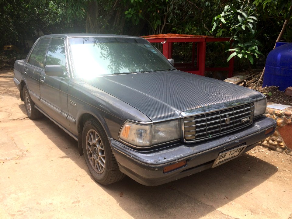 1990-1991_Toyota_Crown_(MS131)_2.8i_Royal_Saloon_(27-07-2018)_01