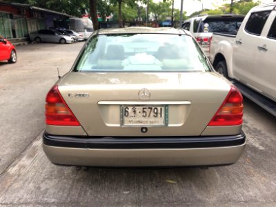 1994-1995_Mercedes-Benz_C200_(W202)_Sedan_(15-11-2017)_05