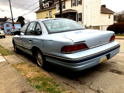 1992_Ford_Crown_Victoria_LX_(rear)