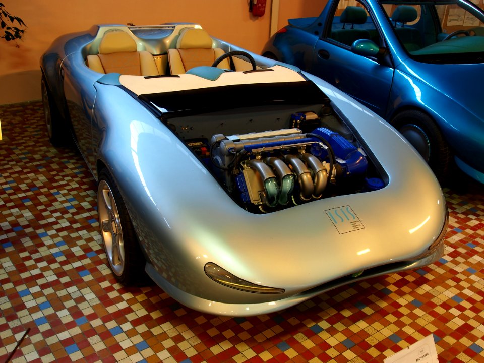 1997_Patrice_Dion_-_Siemens_ISIS_concept_car_at_the_Musée_Automobile_de_Vendée_pic-1