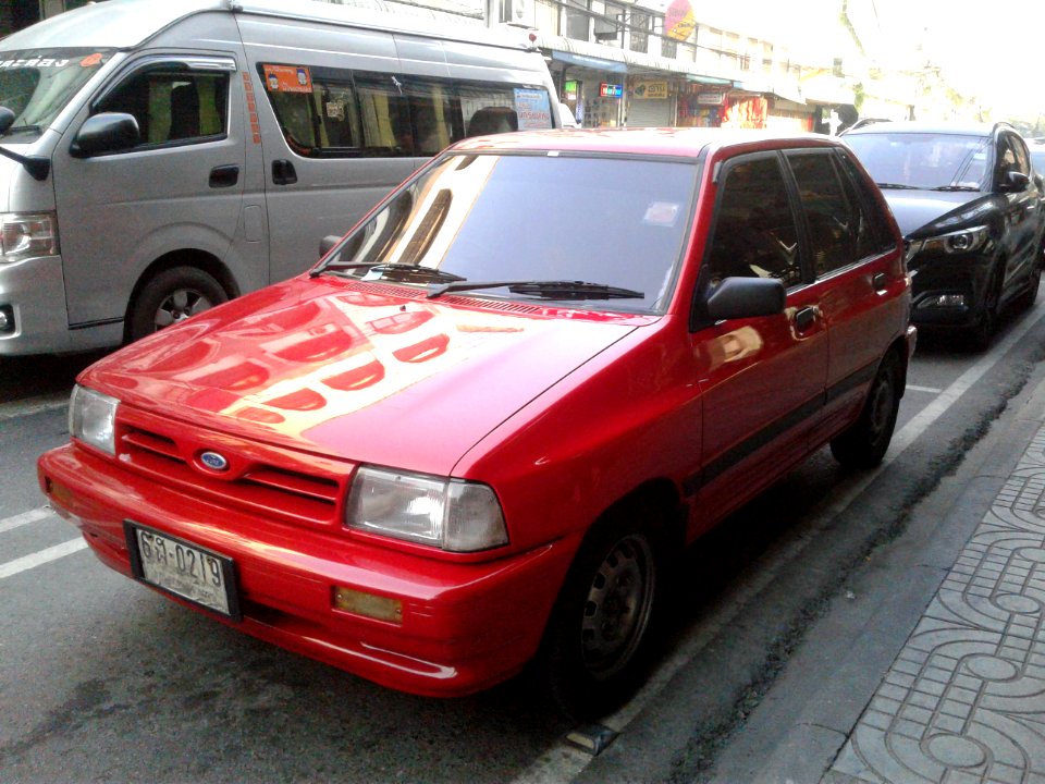 1992-1993_Ford_Festiva_(WA)_L_5-door_hatchback_(2019-01-20)_02