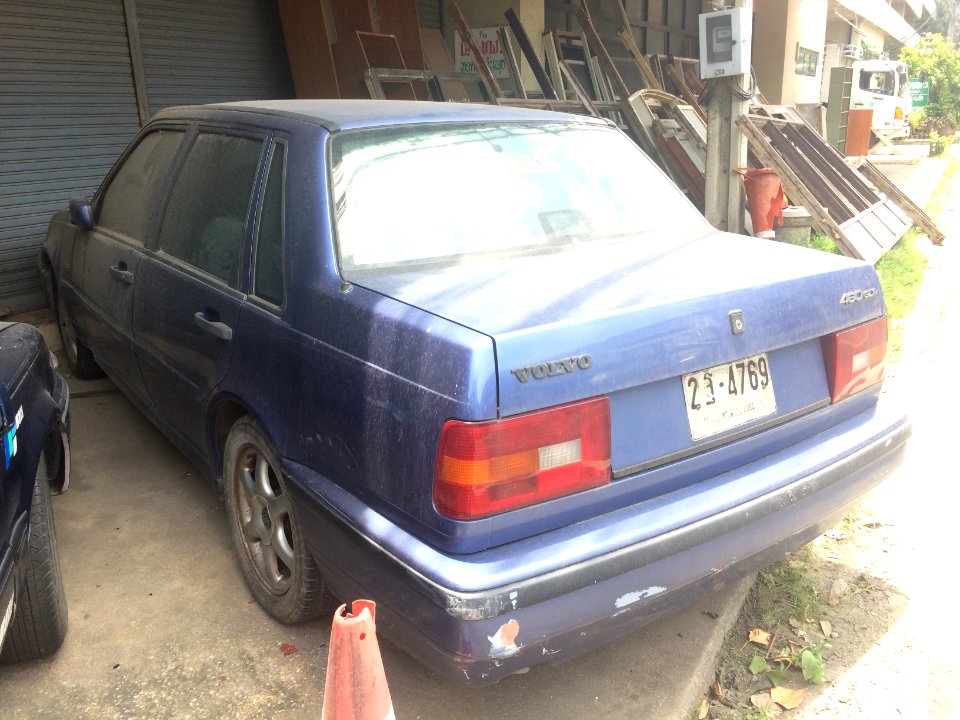 1994-1995_Volvo_460_GLT_Sedan_(27-07-2018)_01