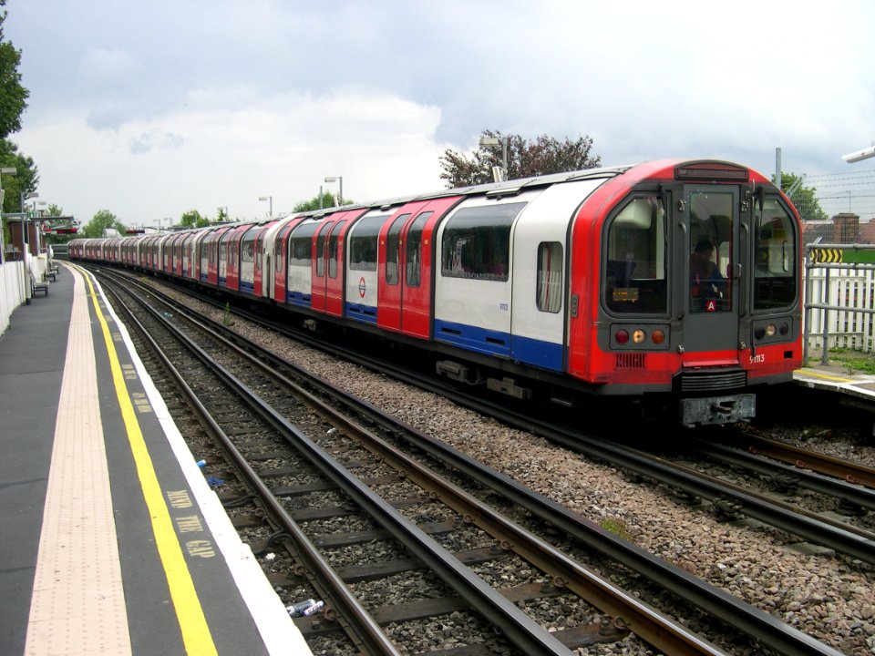 1992_Stock_at_East_Acton