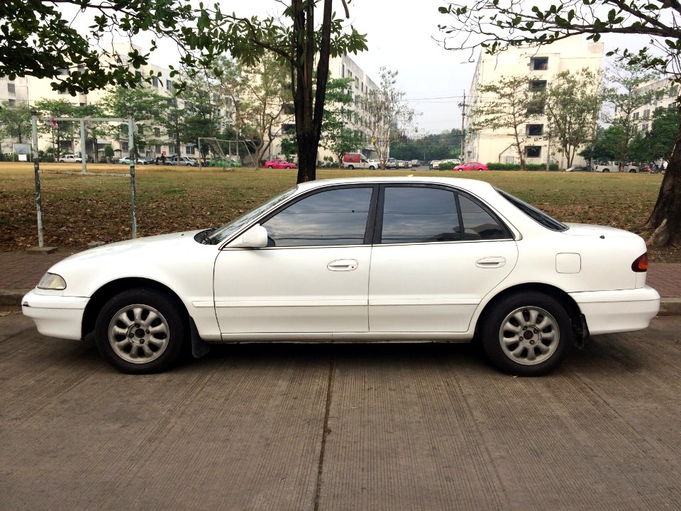 1993-1995_Hyundai_Sonata_(Y3)_GLS_16V._Sedan_(2018-02-24)_07