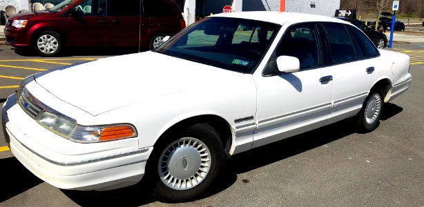 1994_Ford_Crown_Victoria