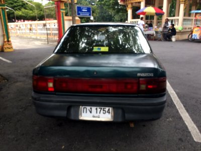 1992-1993_Mazda_323_(BG)_Sedan_(13-10-2017)_08