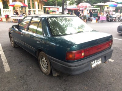 1992-1993_Mazda_323_(BG)_Sedan_(13-10-2017)_03