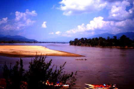 1985_at_Golden_Triangle._Small_boats_on_Mekong_River._Confluence_Ruak_River._Spielvogel_Archiv photo