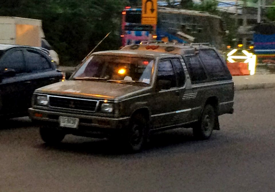 1992_Mitsubishi_L-200_Cyclone_AERO_BODY_2.5D_Power_Steering_in_Samutprakarn