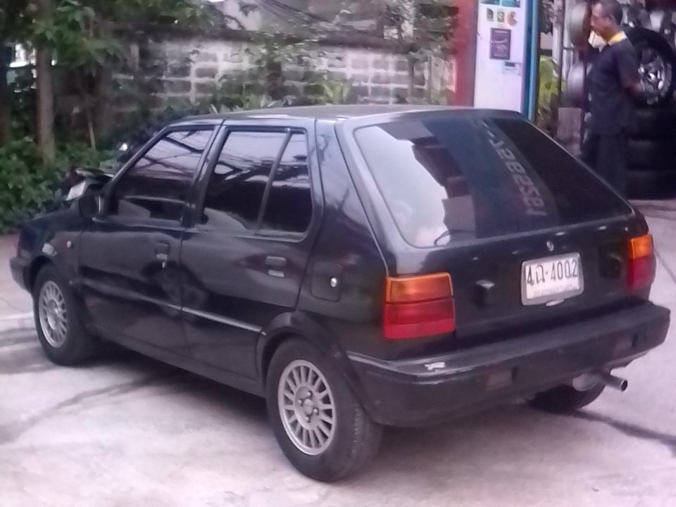 1985-1986_Nissan_March_(K10)_5_Door_Hatchback_(2019-01-15)_02