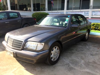 1996-1997_Mercedes-Benz_S280_(W140)_Sedan_(03-06-2018)_02