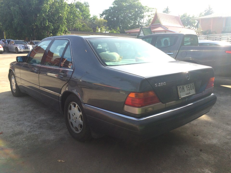 1996-1997_Mercedes-Benz_S280_(W140)_Sedan_(03-06-2018)_03