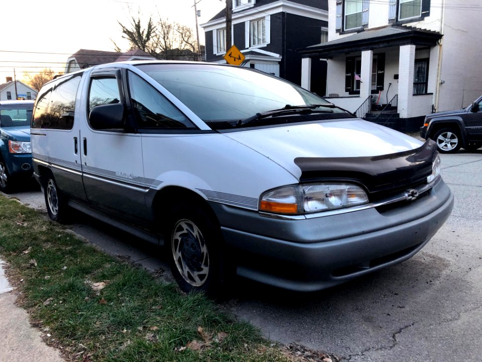 1996_Chevrolet_Lumina_APV_Sport
