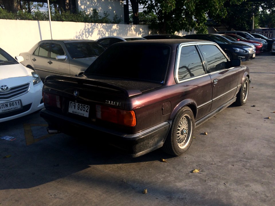 1986-1987_BMW_318i_(E30)_Coupé_(03-01-2018)_02