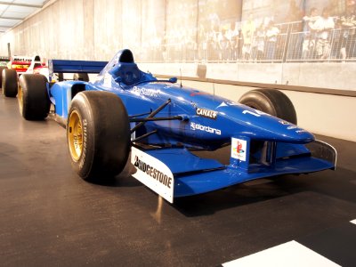1996_Ligier_Mugen-Honda_JS43_driven_by_Olivier_Panis,_pic3