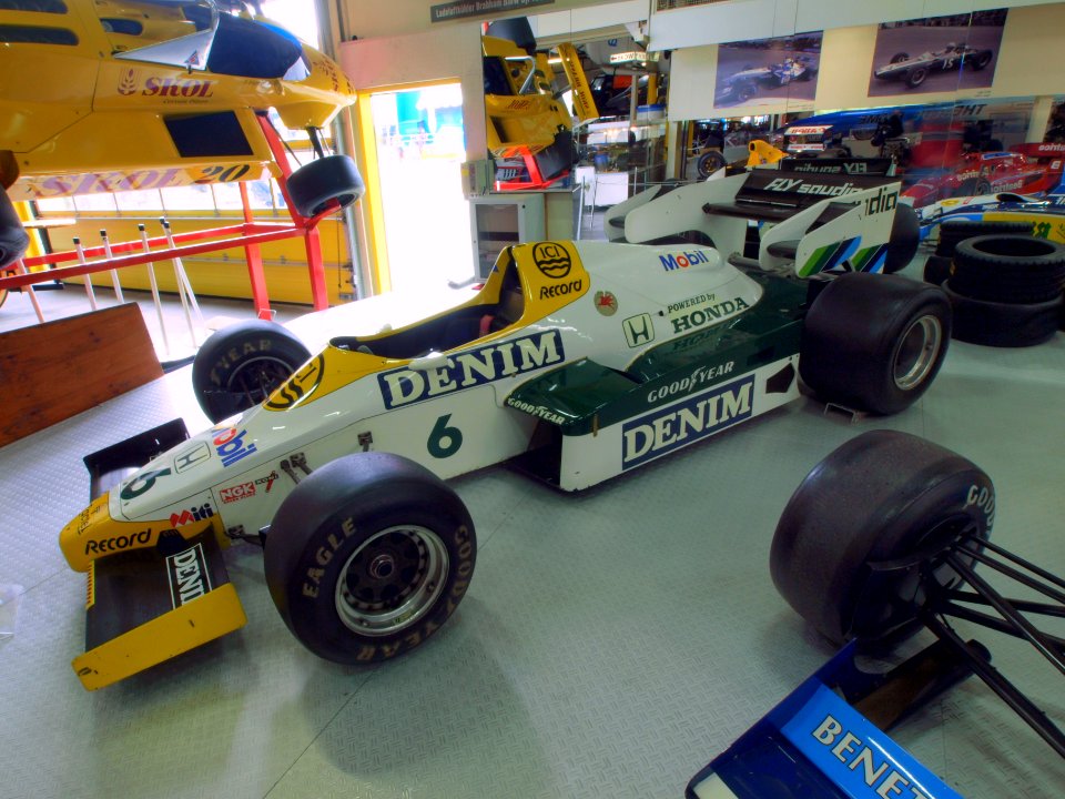 1984_Willians_FW09_pic2