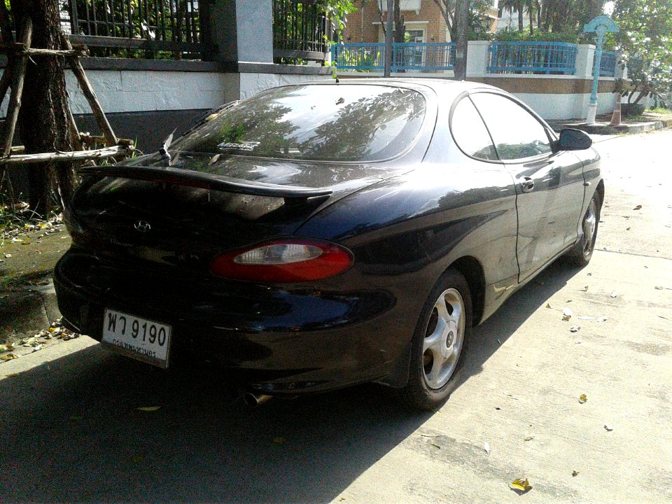 1996-1997_Hyundai_Tiburon_(RD)_FX_Coupé_(2018-11-11)_02