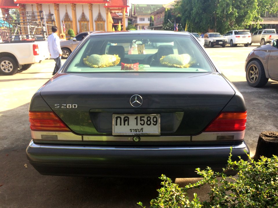 1996-1997_Mercedes-Benz_S280_(W140)_Sedan_(03-06-2018)_06