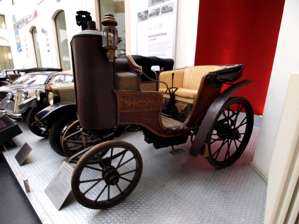 1985_Erdte_Dresdner_Velociped-Fabrik_Gustav_Adolf_Schöche,_Schöche_Dampfwagen_Nr1_pic1
