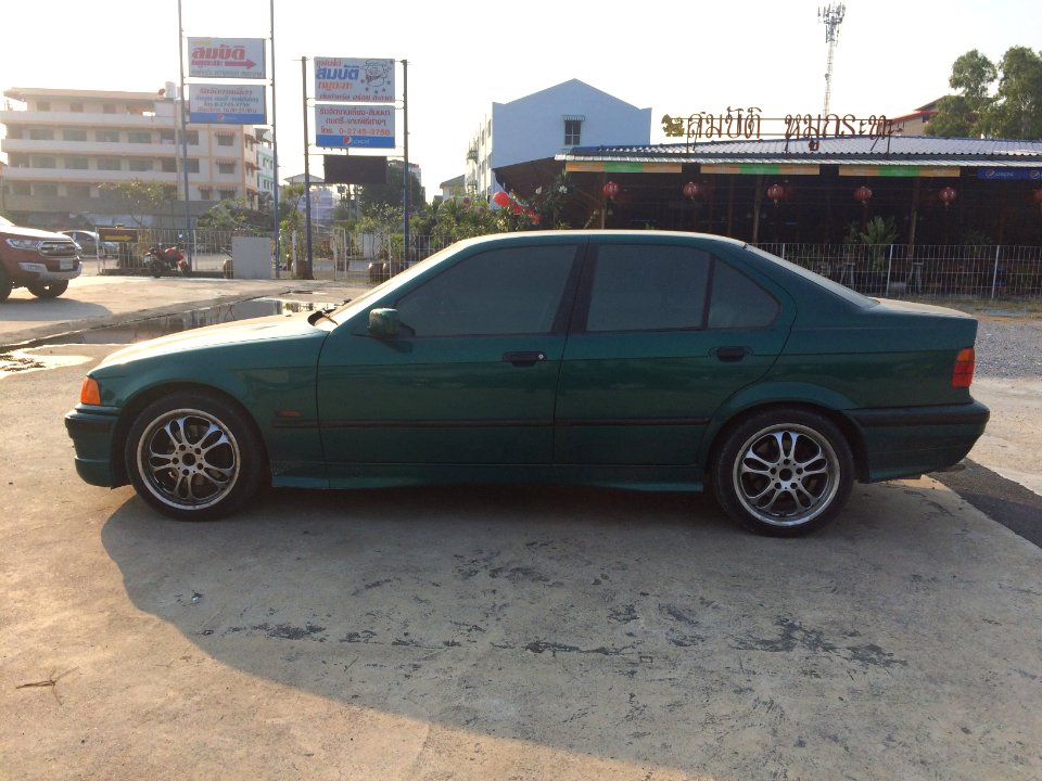 1995-1996_BMW_318i_(E36)_Sedan_(22-02-2018)_05