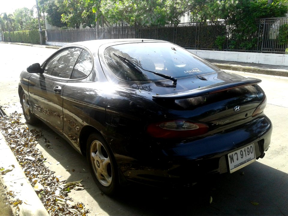 1996-1997_Hyundai_Tiburon_(RD)_FX_Coupé_(2018-11-11)_03