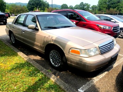 1998_Ford_Crown_Victoria_LX_in_Harvest_Gold_Metallic,_front_left,_7-5-2021
