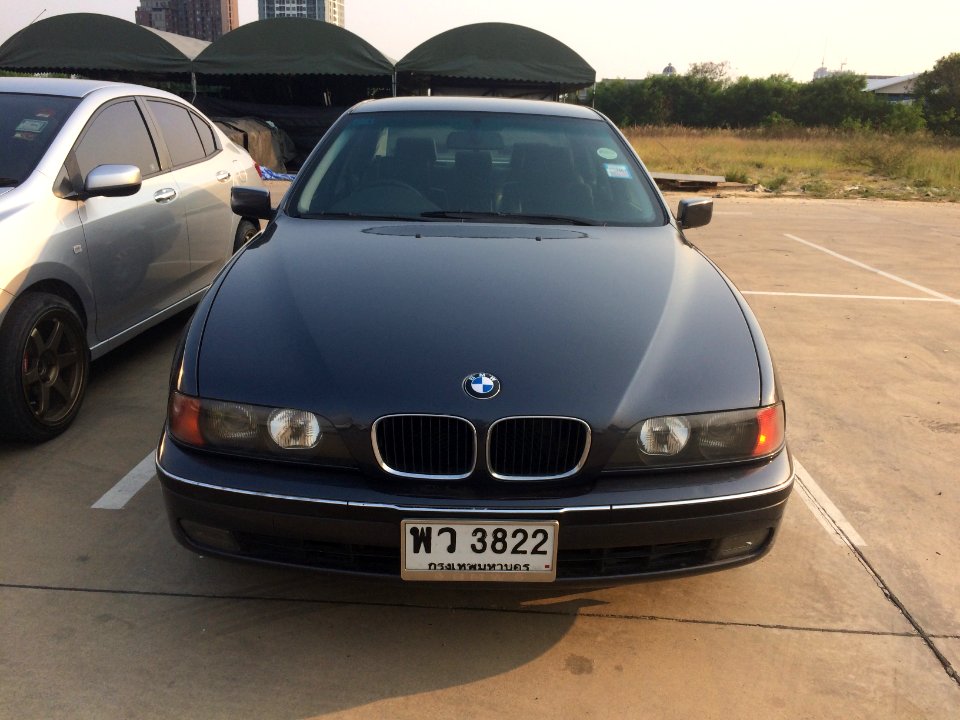 1997-1998_BMW_528i_(E39)_Sedan_(26-03-2018)_05