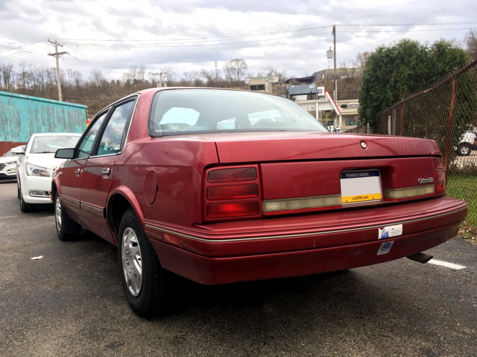 1995_Oldsmobile_Cutlass_Ciera,_rear_left,_3-25-2021
