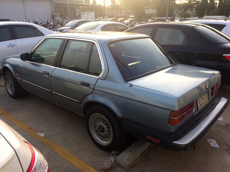 1984-1985_BMW_316_(E30)_Sedan_(12-01-2018)_03