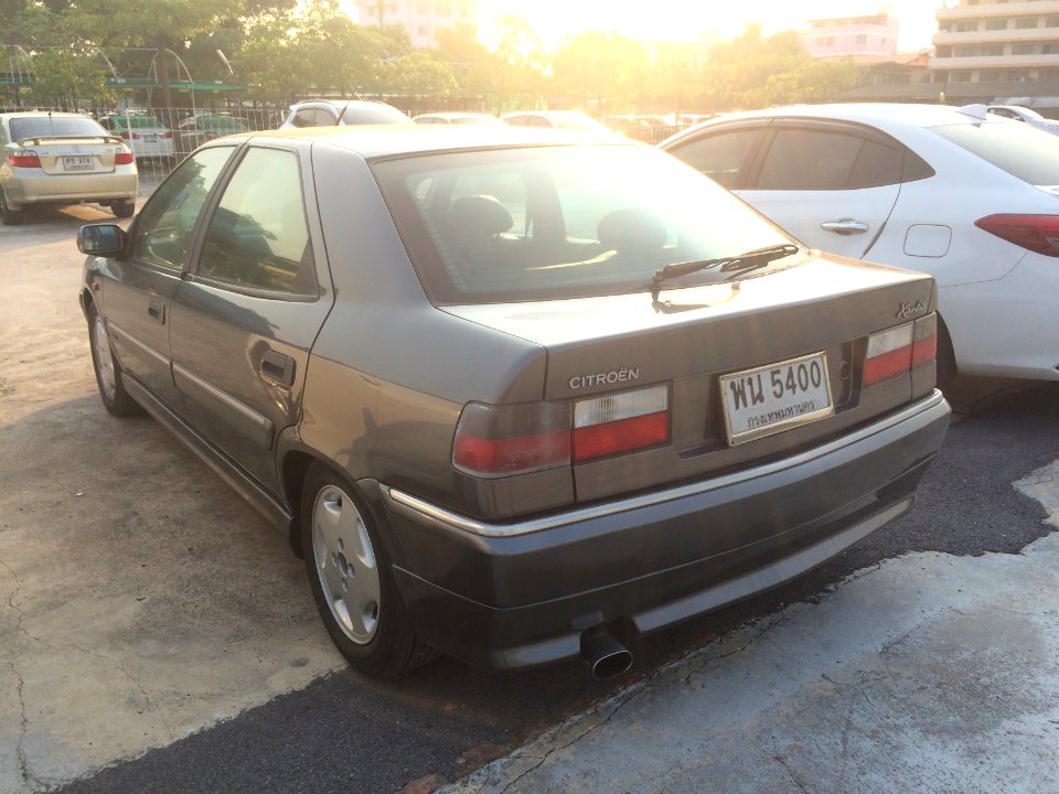 1996-1997_Citroën_Xantia_Exclusive_Hatchbacks_(05-02-2018)_03
