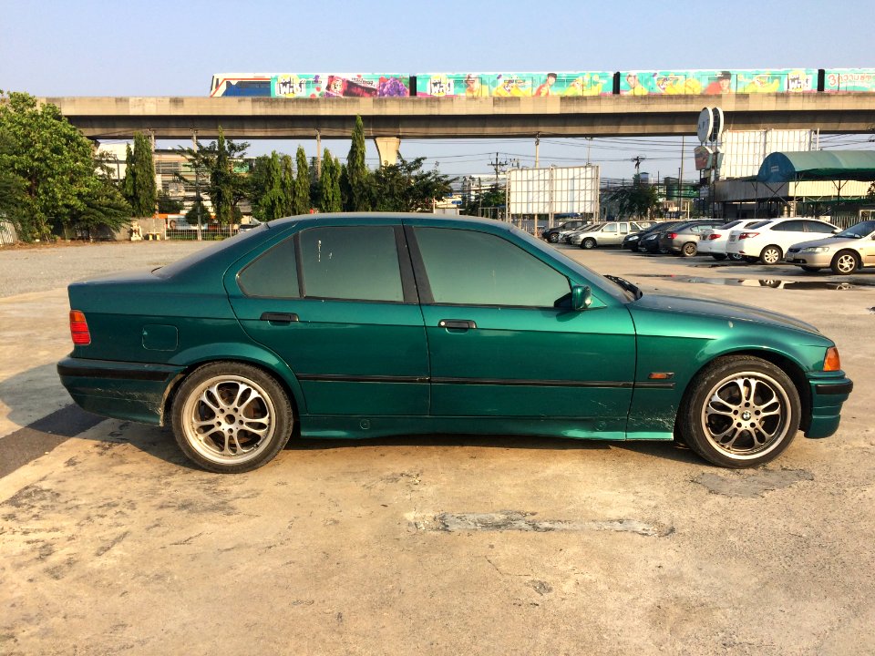 1995-1996_BMW_318i_(E36)_Sedan_(22-02-2018)_06